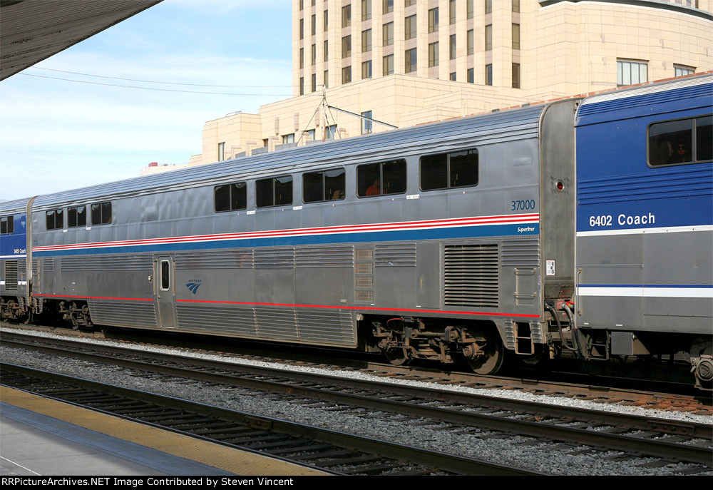 An Amtrak "Cross Country Cafe" AMTK #37000 subs for a Surfliner cafe car.